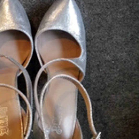 Shoes - Picture 4 of 4